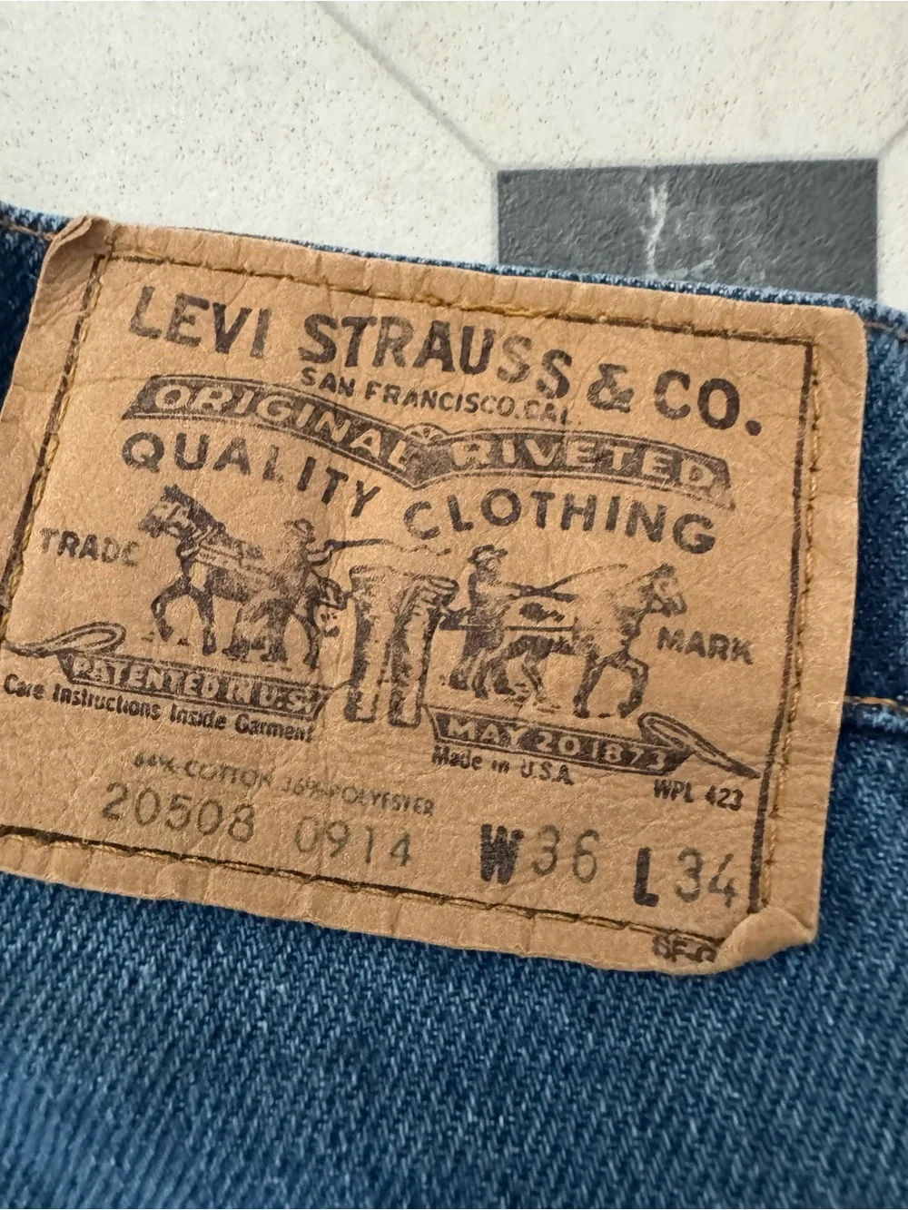 Levi's Men's Straight Indigo Blue Denim Jeans with Leather Patch